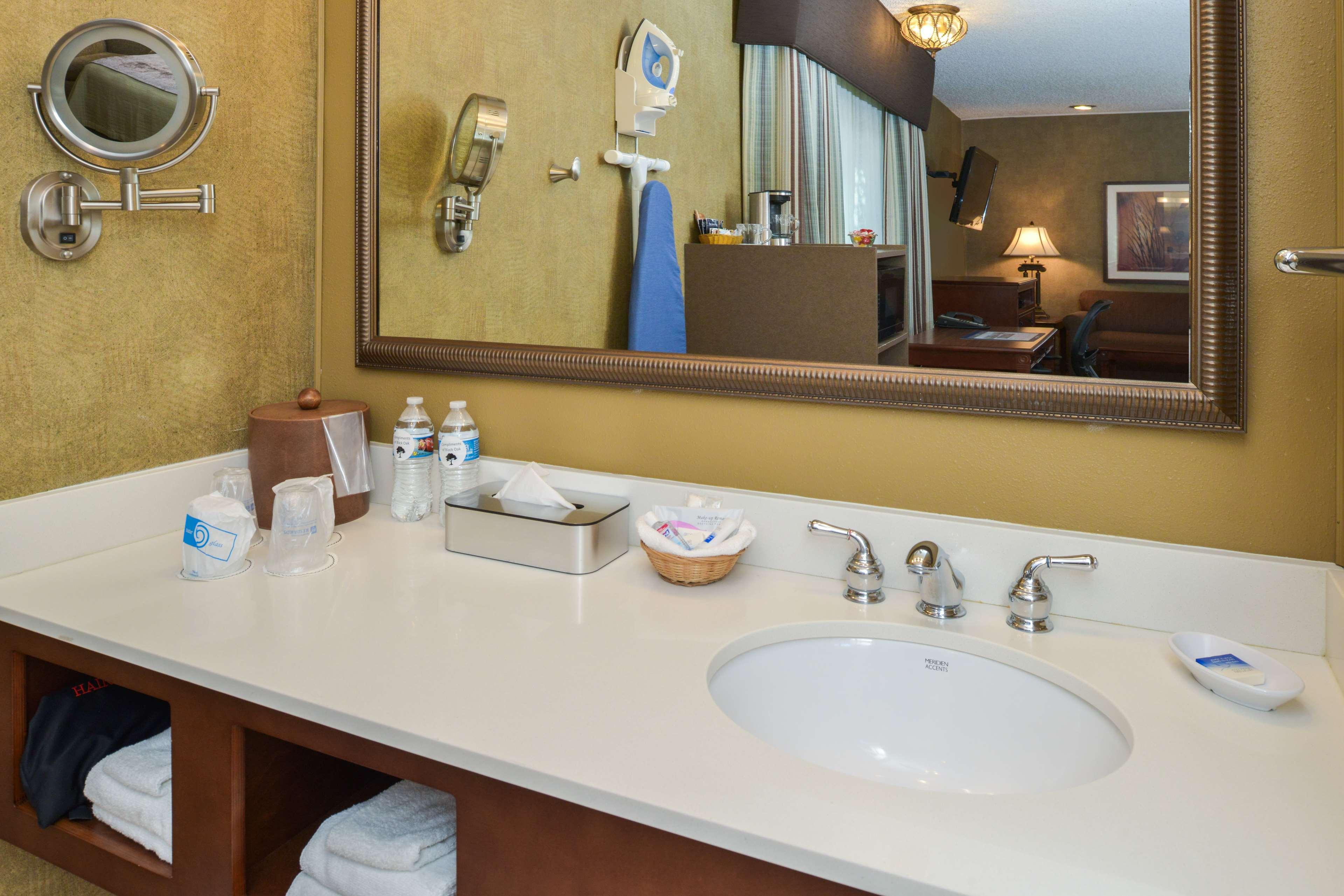 פאסו רובלס Best Western Plus Black Oak מראה חיצוני תמונה