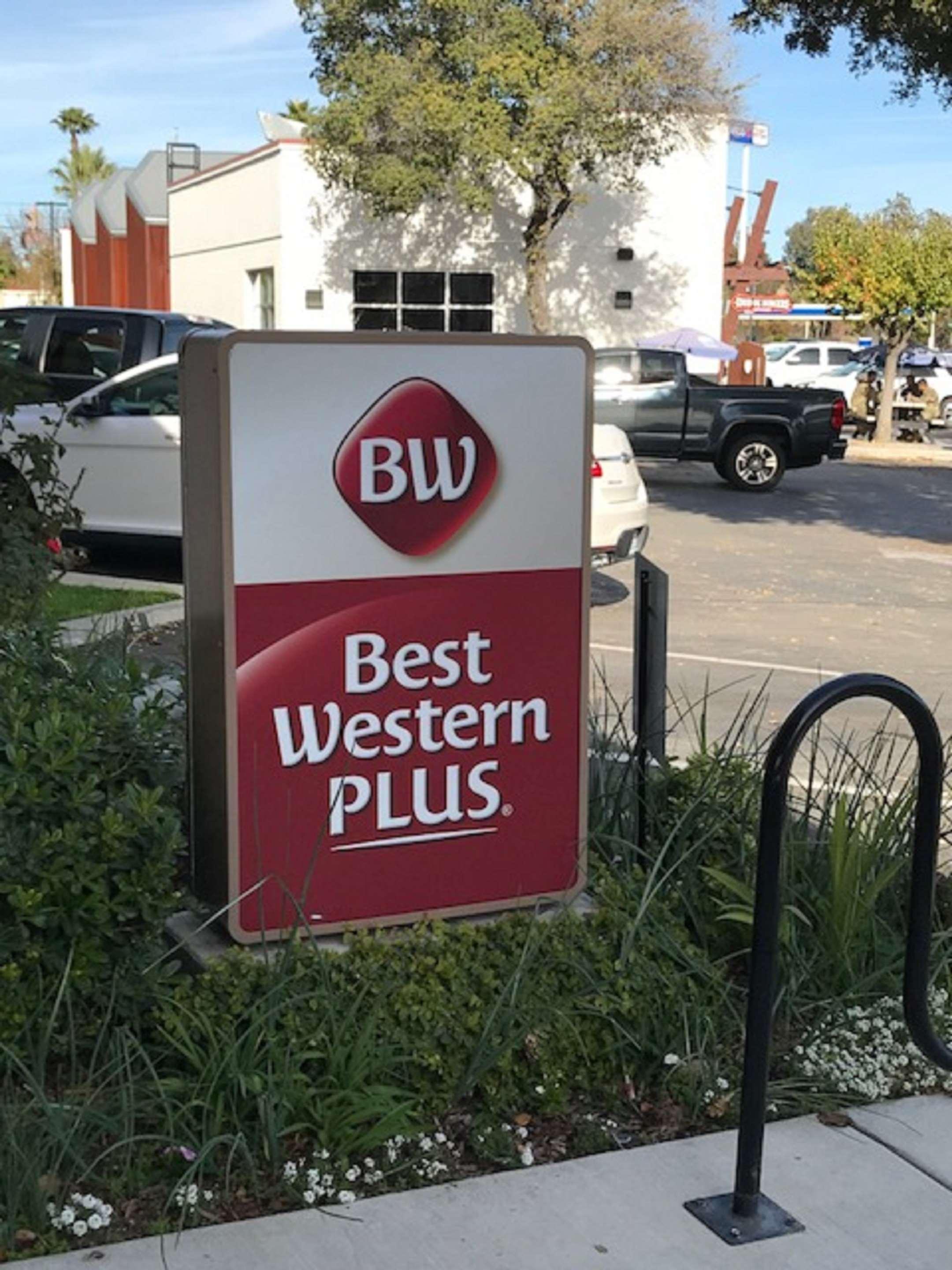 פאסו רובלס Best Western Plus Black Oak מראה חיצוני תמונה
