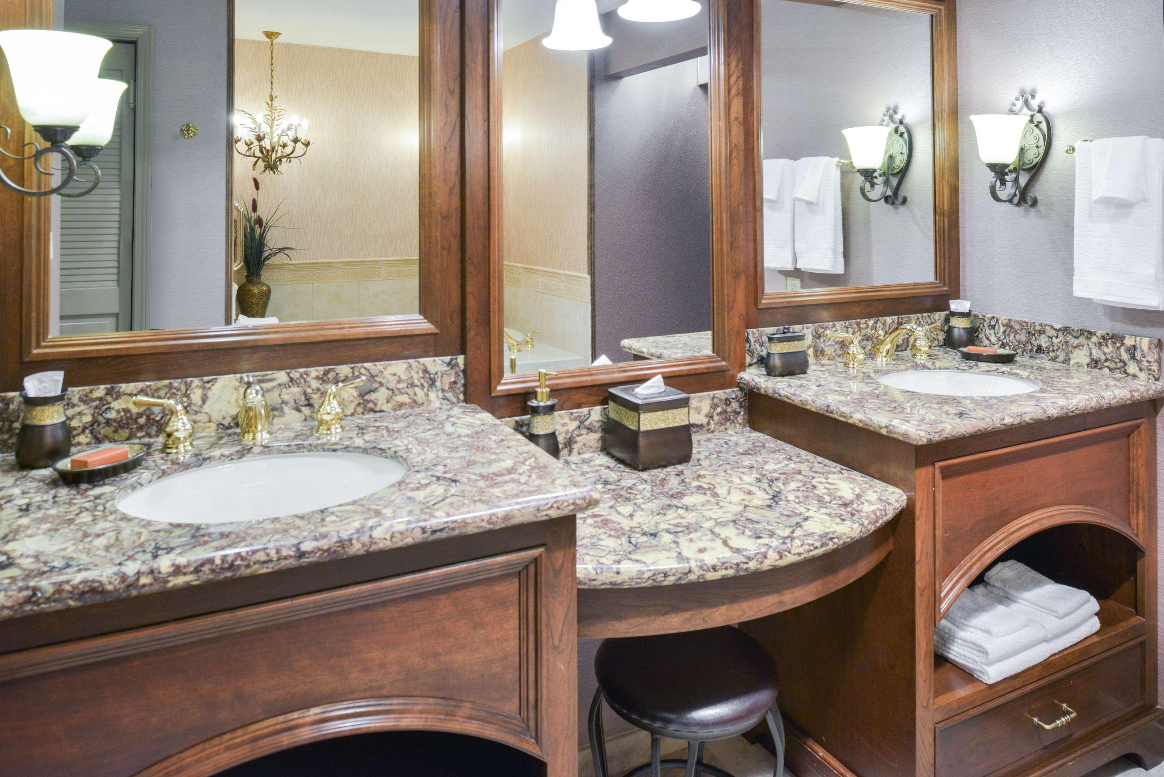 פאסו רובלס Best Western Plus Black Oak מראה חיצוני תמונה