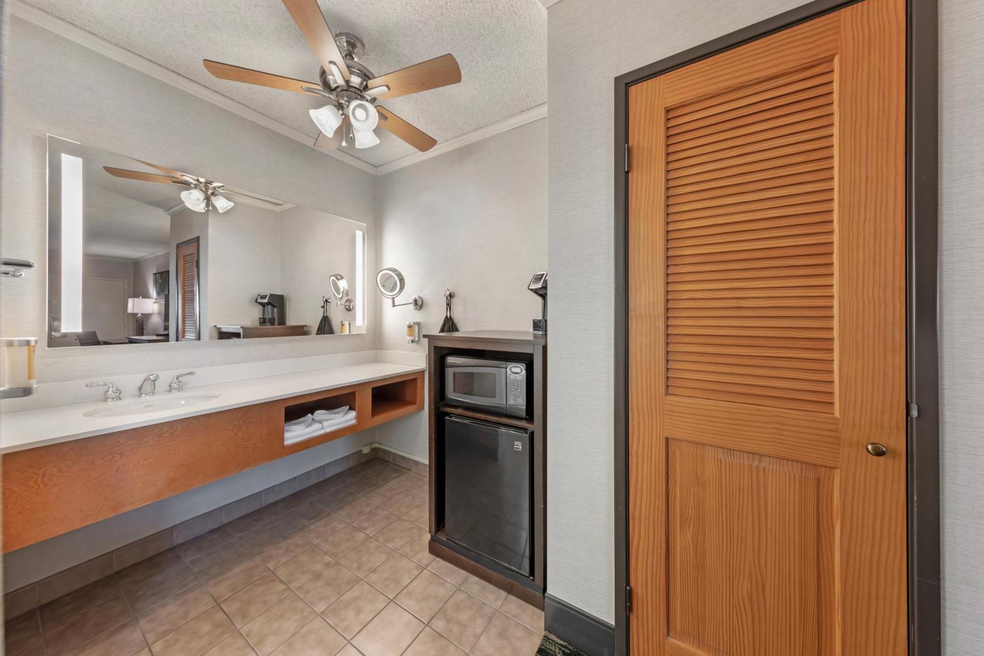 פאסו רובלס Best Western Plus Black Oak מראה חיצוני תמונה