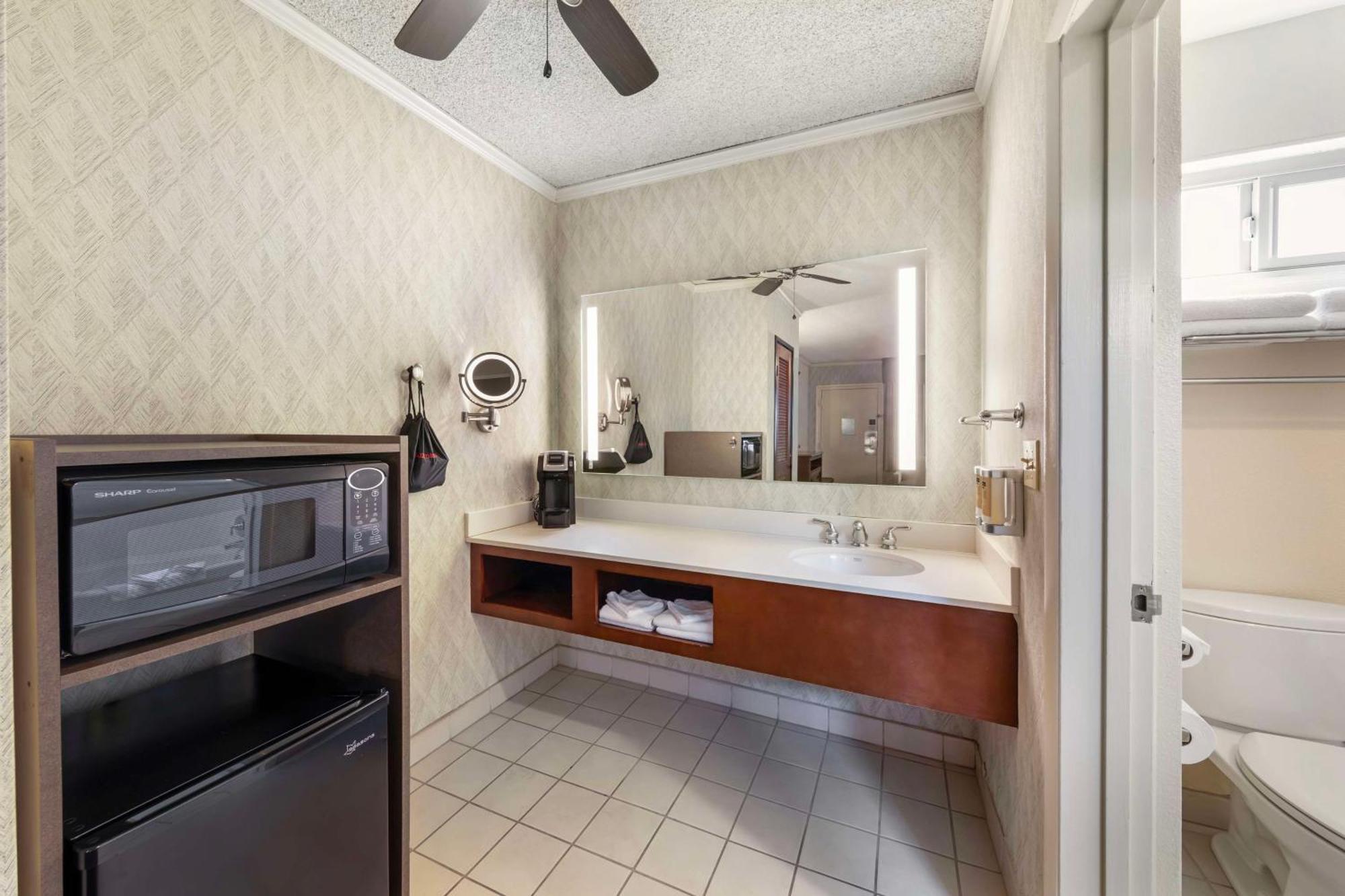 פאסו רובלס Best Western Plus Black Oak מראה חיצוני תמונה