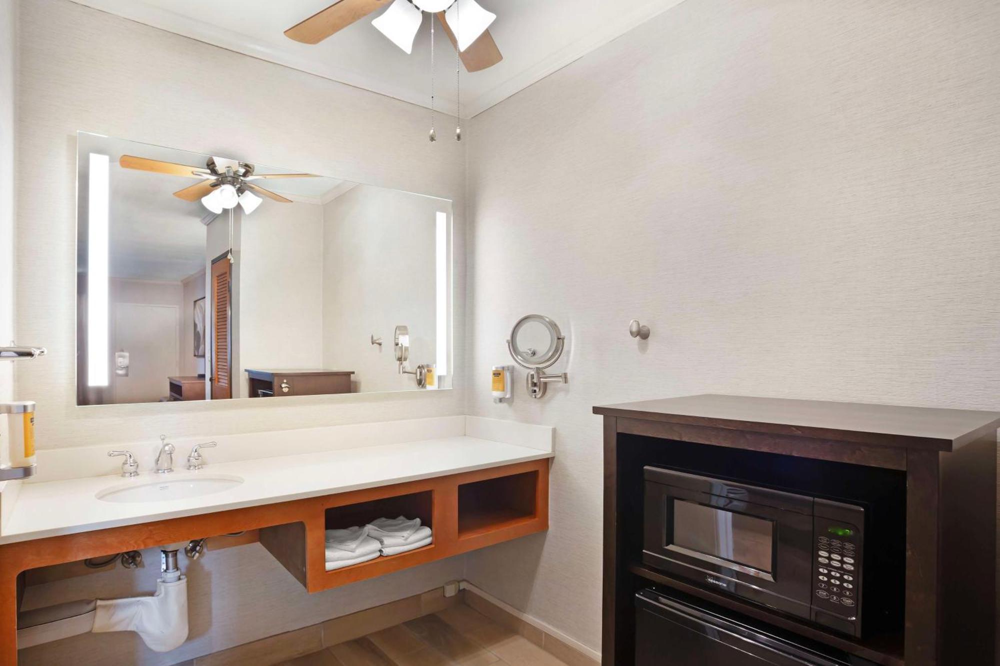 פאסו רובלס Best Western Plus Black Oak מראה חיצוני תמונה